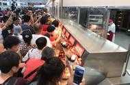 如何看待上海costco超市開業半天就被顧客瘋狂搶購嚇懵，不得不急忙關門這件事？