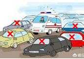 救護車闖紅燈撞上私家車，如何定責？