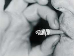 為什麼不抽菸的人年紀輕輕就得了肺癌，抽菸的人沒事？