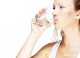 喝水時大口喝好還是小口喝好?為什麼?