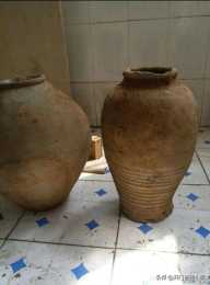 古代陶土罐份量很輕嗎？