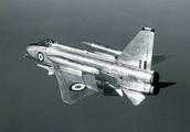 戰機能否把掛載武器設計在翼面之上，通常掛在翼面之下，為什麼？