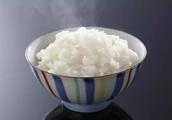 網上盛傳的BBC說中國人常用的煮米飯方法，讓你吃了更多的砒霜的說法對不對？