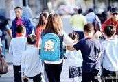 孩子讀一年級，距離家裡1公里多，放學你會讓孩子獨自走路回家嗎？
