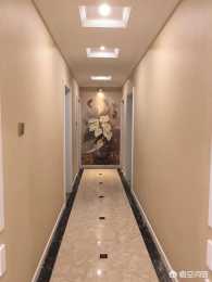 房子走廊的盡頭是衛生間還與入戶門相對，應該如何裝修和設計？